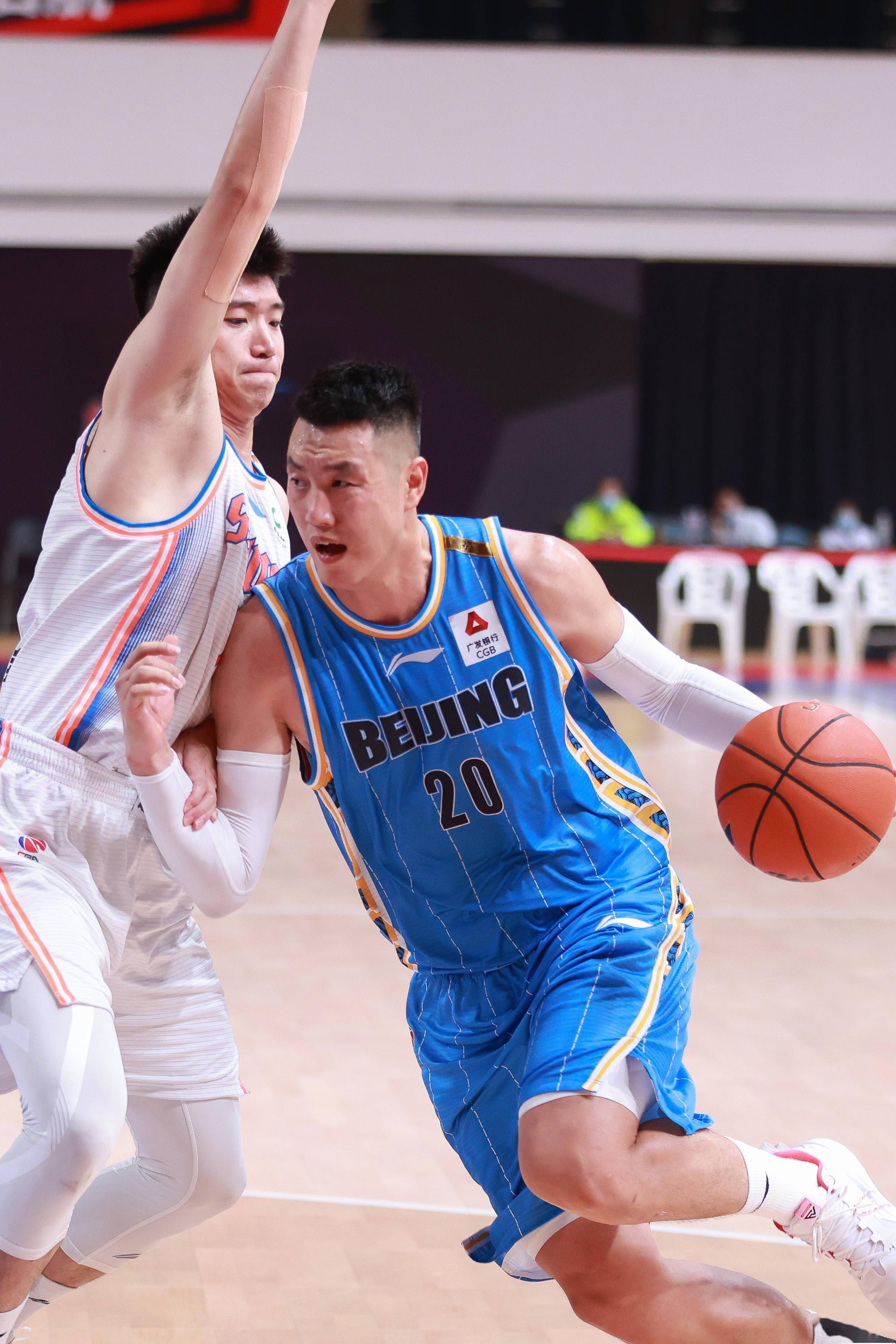 持竞争力的 持竞争力的