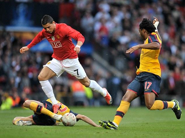 随着足球转 随着足球转